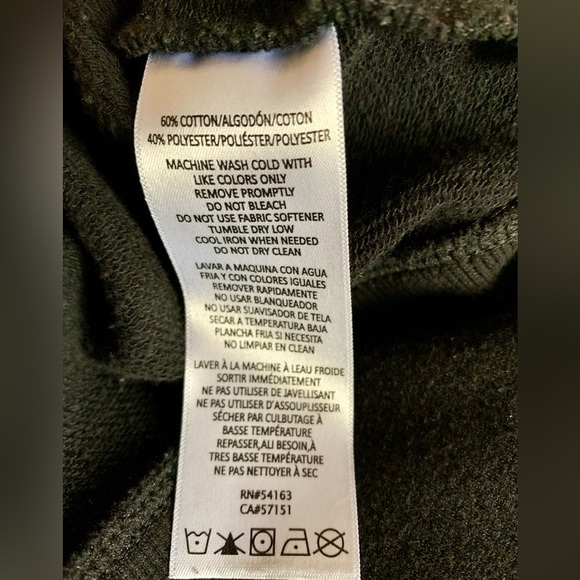 CUTE CALVIN KLEIN SWEATSHIRT ❤️CHANGE IT UP WITH A WHITE SHIRT UNDERNEATH. - Picture 10 of 14